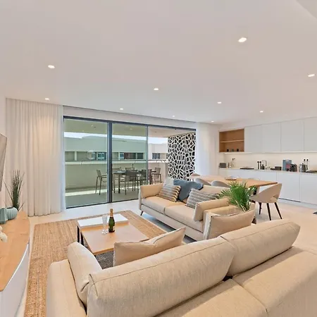 شقة Luxury 3br Sea Views, Pool, Sauna, Gym *