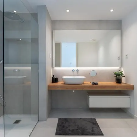 شقة Luxury 3br Sea Views, Pool, Sauna, Gym