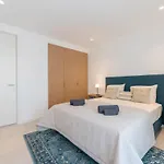 Luxury 3br Sea Views, Pool, Sauna, Gym *