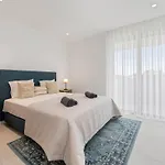 Luxury 3br Sea Views, Pool, Sauna, Gym *