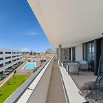 Διαμέρισμα Luxury 3br Sea Views, Pool, Sauna, Gym