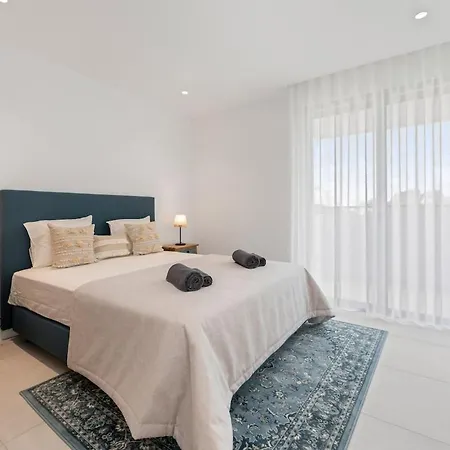 Luxury 3br Sea Views, Pool, Sauna, Gym *