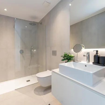 Luxury 3br Sea Views, Pool, Sauna, Gym 라고스