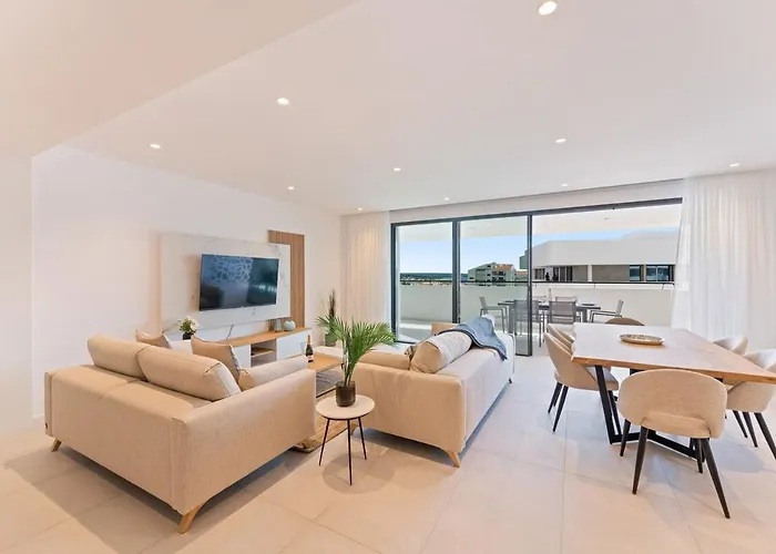 Luxury 3br Sea Views, Pool, Sauna, Gym * Lagos