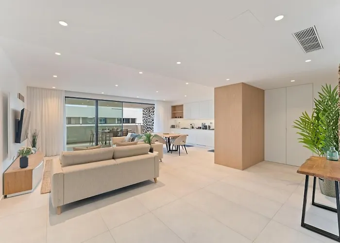 Luxury 3br Sea Views, Pool, Sauna, Gym *