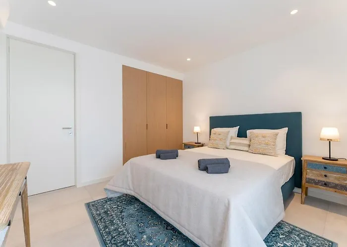 Luxury 3br Sea Views, Pool, Sauna, Gym *