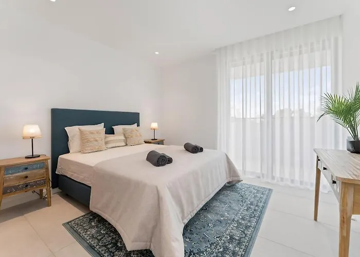 Luxury 3br Sea Views, Pool, Sauna, Gym *