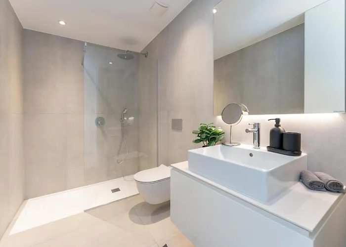 Luxury 3br Sea Views, Pool, Sauna, Gym Lagos