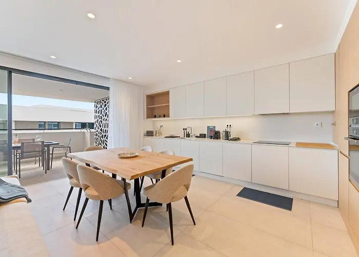 Luxury 3br Sea Views, Pool, Sauna, Gym