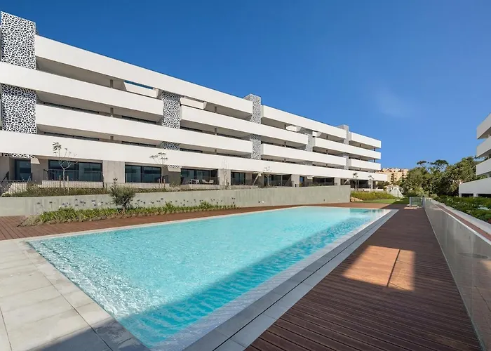 Luxury 3br Sea Views, Pool, Sauna, Gym *