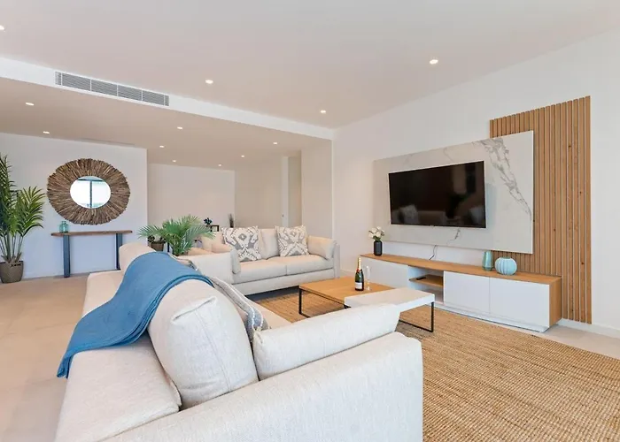 Luxury 3br Sea Views, Pool, Sauna, Gym * Lagos