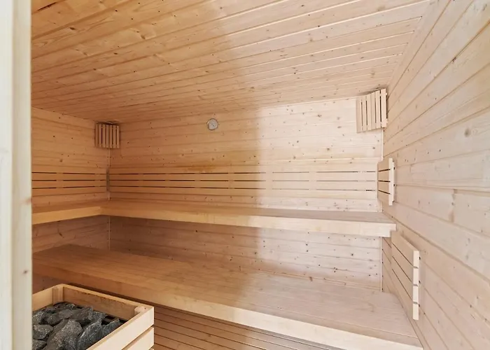 Luxury 3br Sea Views, Pool, Sauna, Gym