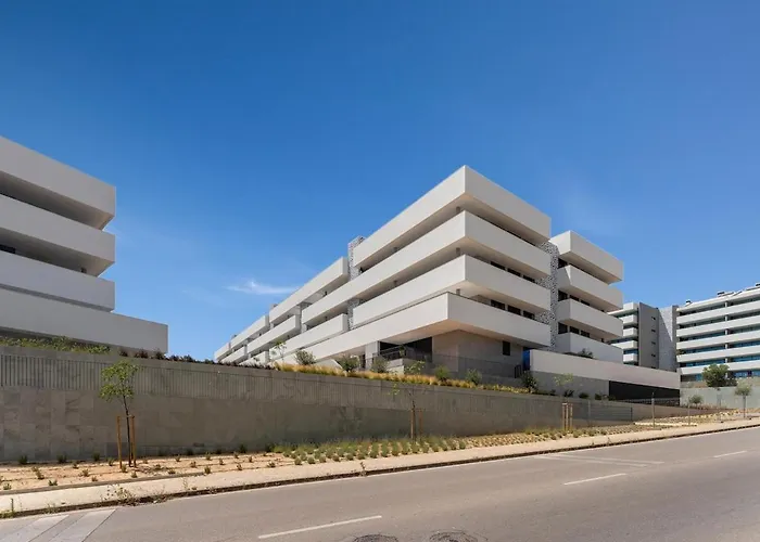 Luxury 3br Sea Views, Pool, Sauna, Gym