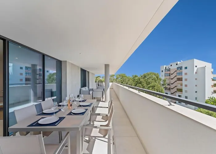Luxury 3br Sea Views, Pool, Sauna, Gym Lagos