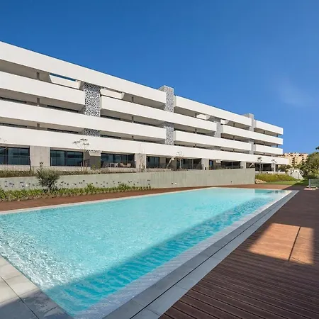 Luxury 3br Sea Views, Pool, Sauna, Gym *