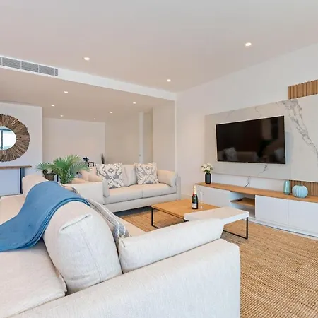 Luxury 3br Sea Views, Pool, Sauna, Gym * Лагуш