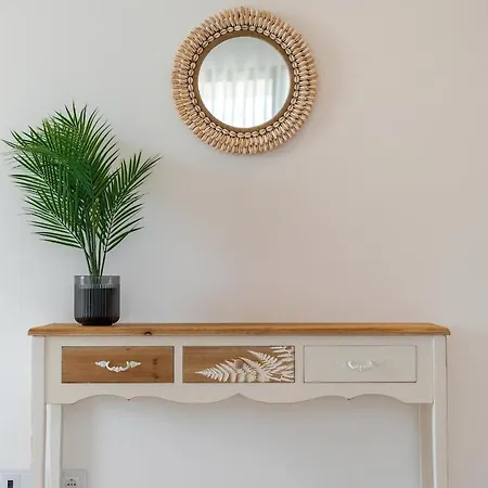 Luxury 3br Sea Views, Pool, Sauna, Gym