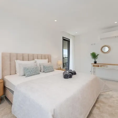 Luxury 3br Sea Views, Pool, Sauna, Gym Апартаменты Лагуш