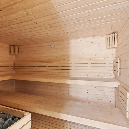 Luxury 3br Sea Views, Pool, Sauna, Gym