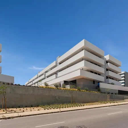 Luxury 3br Sea Views, Pool, Sauna, Gym