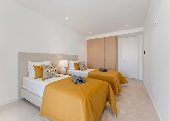 Luxury 3br Sea Views, Pool, Sauna, Gym ラゴス