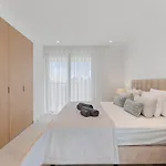 Luxury 3br Sea Views, Pool, Sauna, Gym Lejlighed *