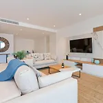 Luxury 3br Sea Views, Pool, Sauna, Gym * Lagos