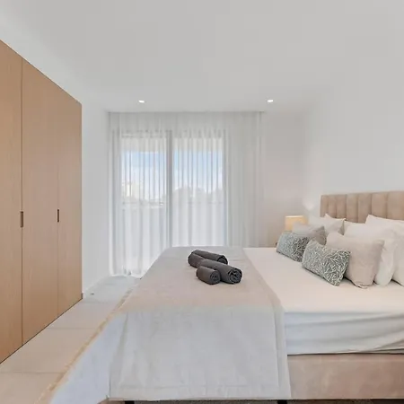 Luxury 3br Sea Views, Pool, Sauna, Gym Apartmán *