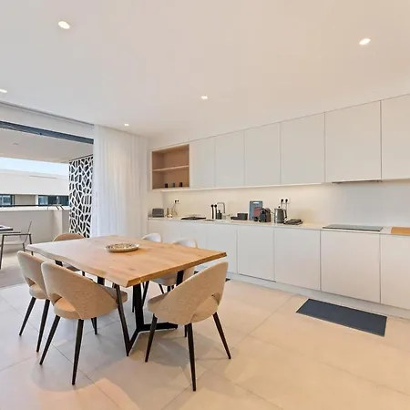 Luxury 3br Sea Views, Pool, Sauna, Gym