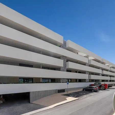 Luxury 3br Sea Views, Pool, Sauna, Gym Apartment