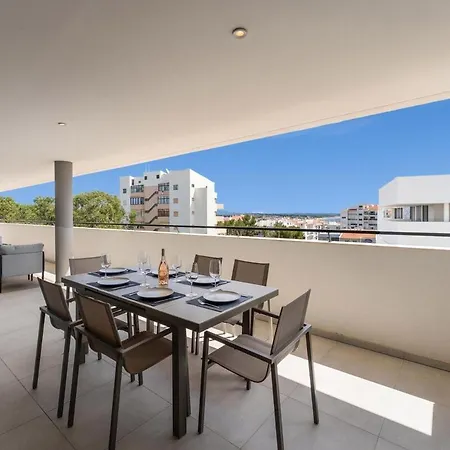 Apartment Luxury 3br Sea Views, Pool, Sauna, Gym *