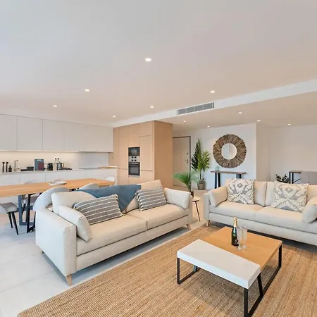Luxury 3br Sea Views, Pool, Sauna, Gym