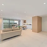 Luxury 3br Sea Views, Pool, Sauna, Gym *